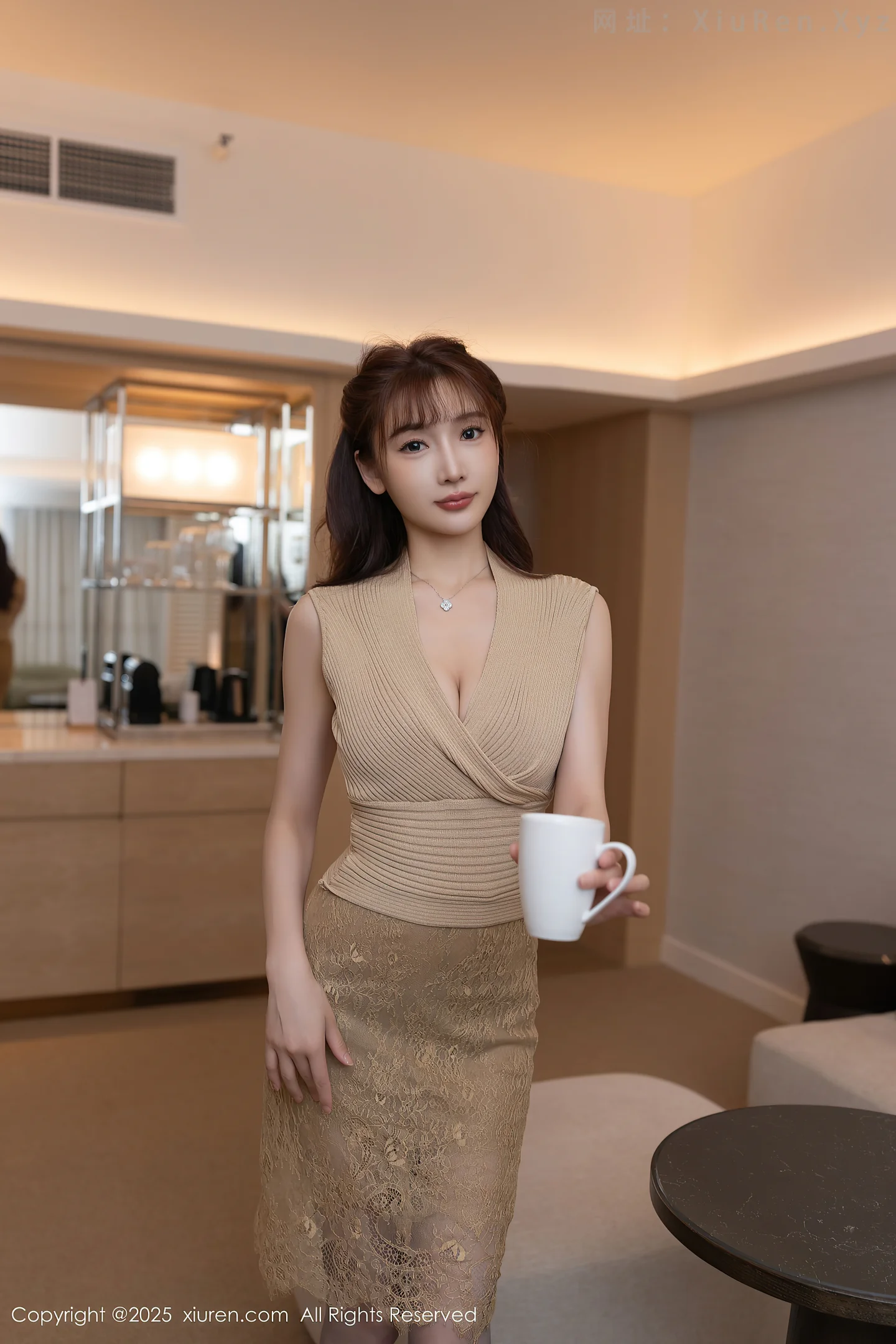 图片[4]-[XiuRen秀人网] VOL.10370 模特陆萱萱性感紫色情趣内衣配紫色丝袜秀柔美身材诱惑写真80P-秀人网官方网站